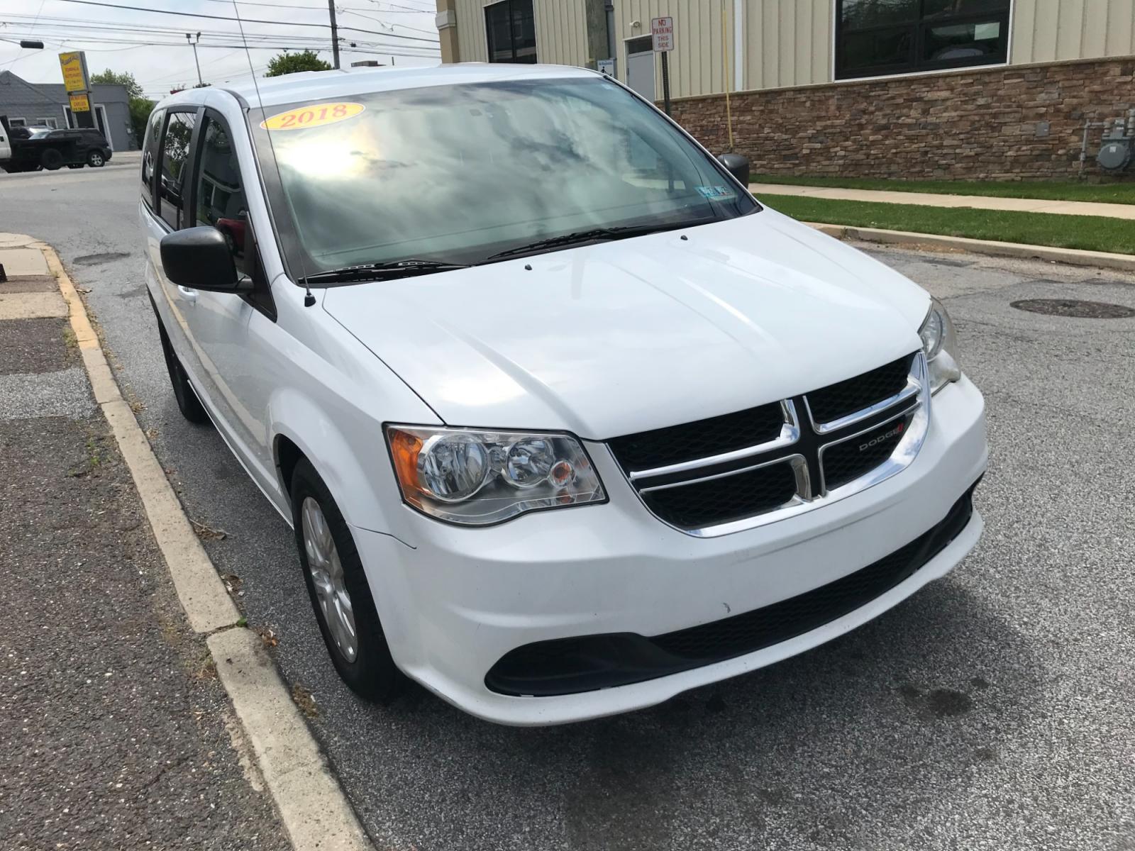 2018 White /Black Dodge Grand Caravan SE (2C4RDGBGXJR) with an 3.6 V6 engine, Automatic transmission, located at 577 Chester Pike, Prospect Park, PA, 19076, (610) 237-1015, 39.886154, -75.302338 - 2018 Dodge Grand Caravan Cargo: Set up for cargo area in back, backup camera, new PA inspection, FLEET MAINTAINED, runs LIKE NEW! This vehicle comes inspected and has been given a bumper to bumper safety check. It is very clean, reliable, and well maintained. We offer a unique pay plan that is kn - Photo #3